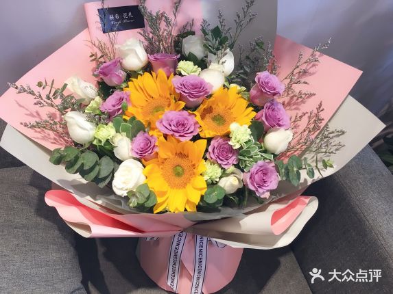 “青”和力①丨黄渤“黄逗菌”、任嘉伦“红房子”引爆五一假期!百年里院建筑成粉丝经济新地标(图1)